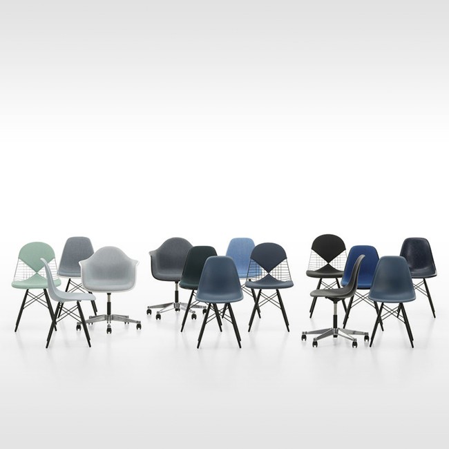 Vitra stoel Eames Plastic Chair DSW Ijsgrijs bekleed door Charles & Ray Eames