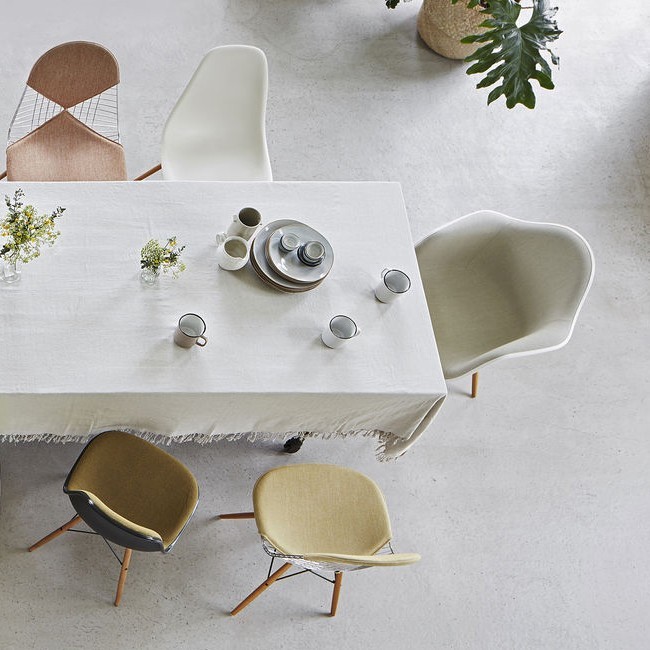 Vitra stoel Eames Plastic Chair DSW Wit bekleed door Charles & Ray Eames