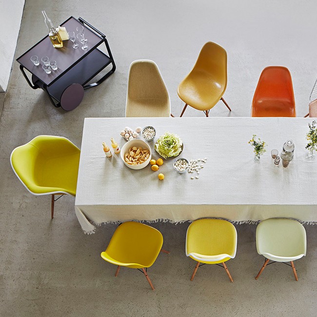Vitra stoel Eames Plastic Chair DSX Mosterd bekleed door Charles & Ray Eames