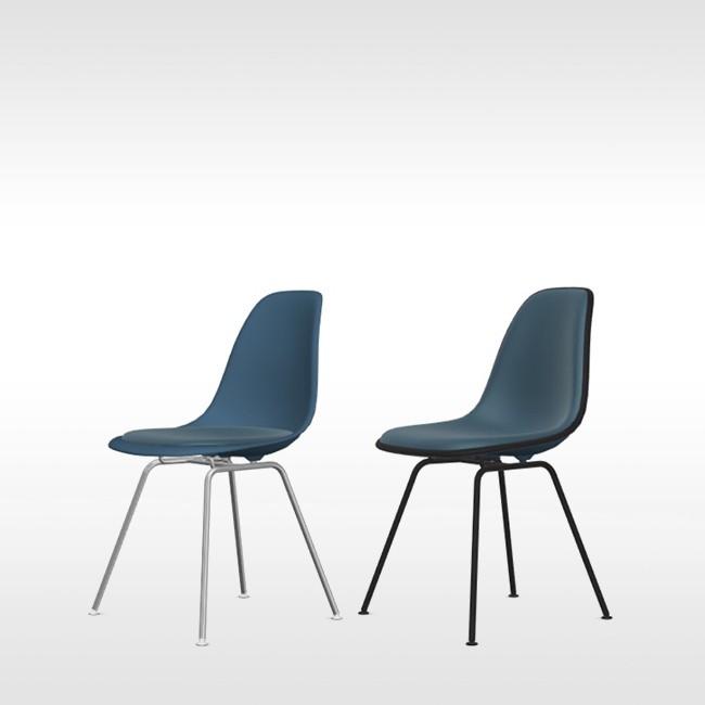Vitra stoel Eames Plastic Chair DSX Zeeblauw bekleed door Charles & Ray Eames