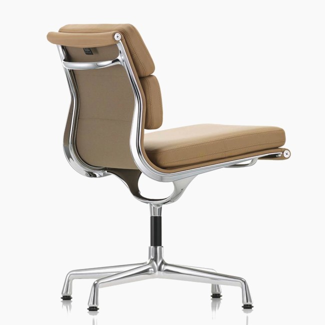 Vitra stoel Soft Pad Chair EA 205 Leder L20 door Charles & Ray Eames