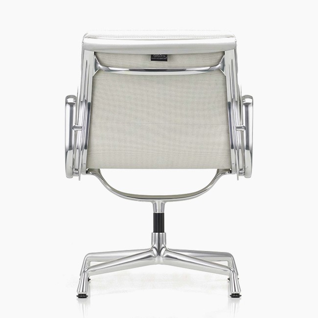 Vitra stoel Soft Pad Chair EA 207 Leder L20 door Charles & Ray Eames