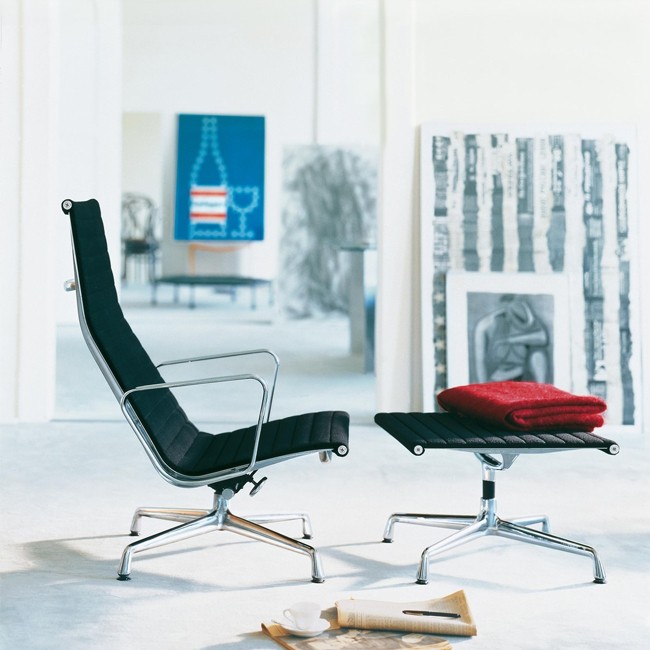 Vitra voetenbank Aluminium Chair EA 125 leer door Charles & Ray Eames