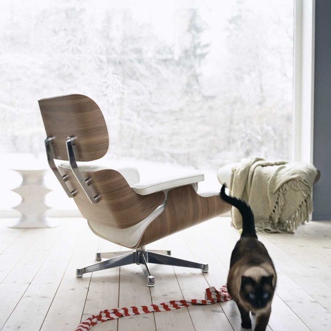 Vitra voetenbank Eames Lounge Chair Ottoman wit gepigmenteerd noten door Charles & Ray Eames