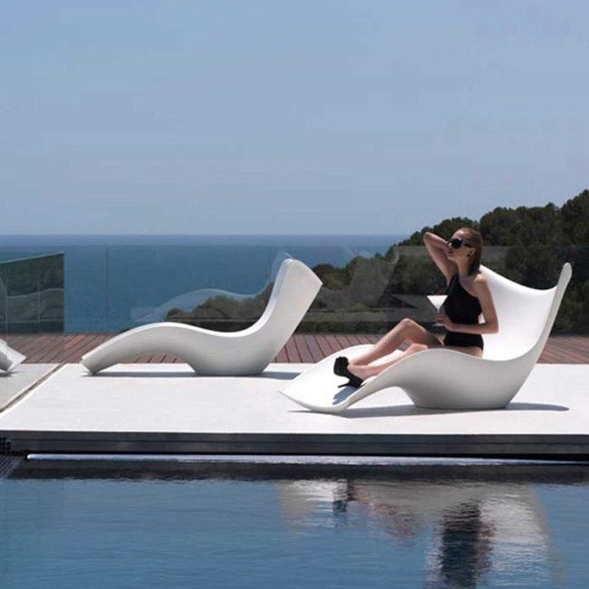 Vondom loungestoel Surf Chaise Longue door Karim Rashid